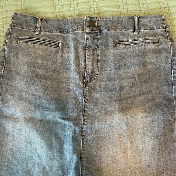 J.Jill Smooth Fit Denim Skirt, size 12 - Picture 2 of 5